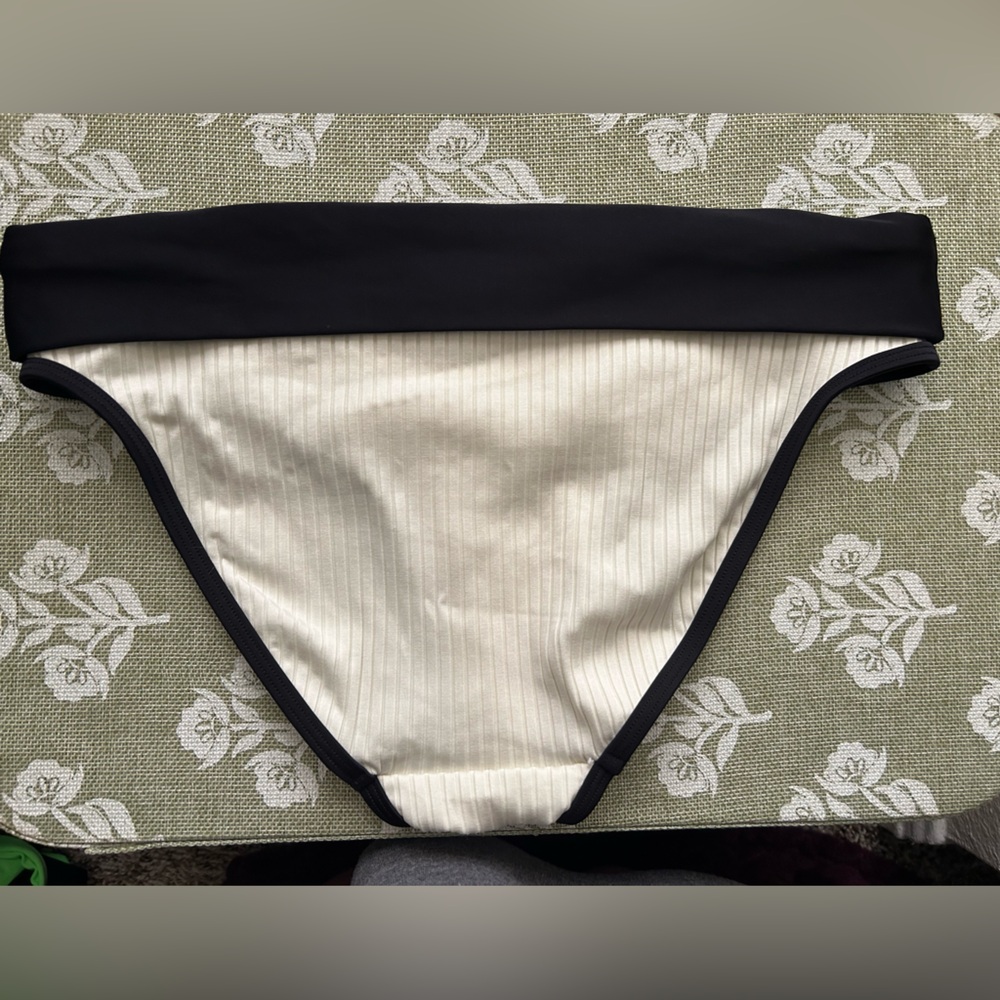 Black & White Ribbed Binkini Set - Picture 5 of 6